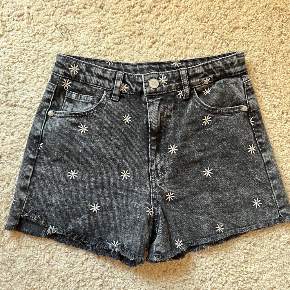 Daisy embroidered denim shorts